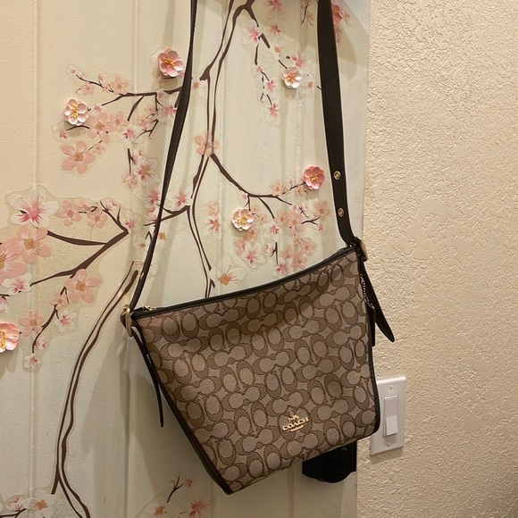 Coach signature crossbody bag - Picture 1 of 5